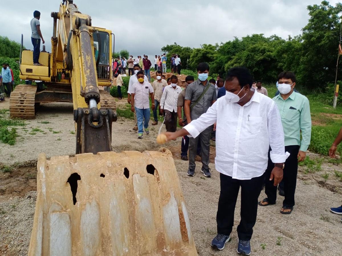 మునిపల్లిలో ఫార్మేషన్ రోడ్డు ఏర్పాటుకు శంకుస్థాపన