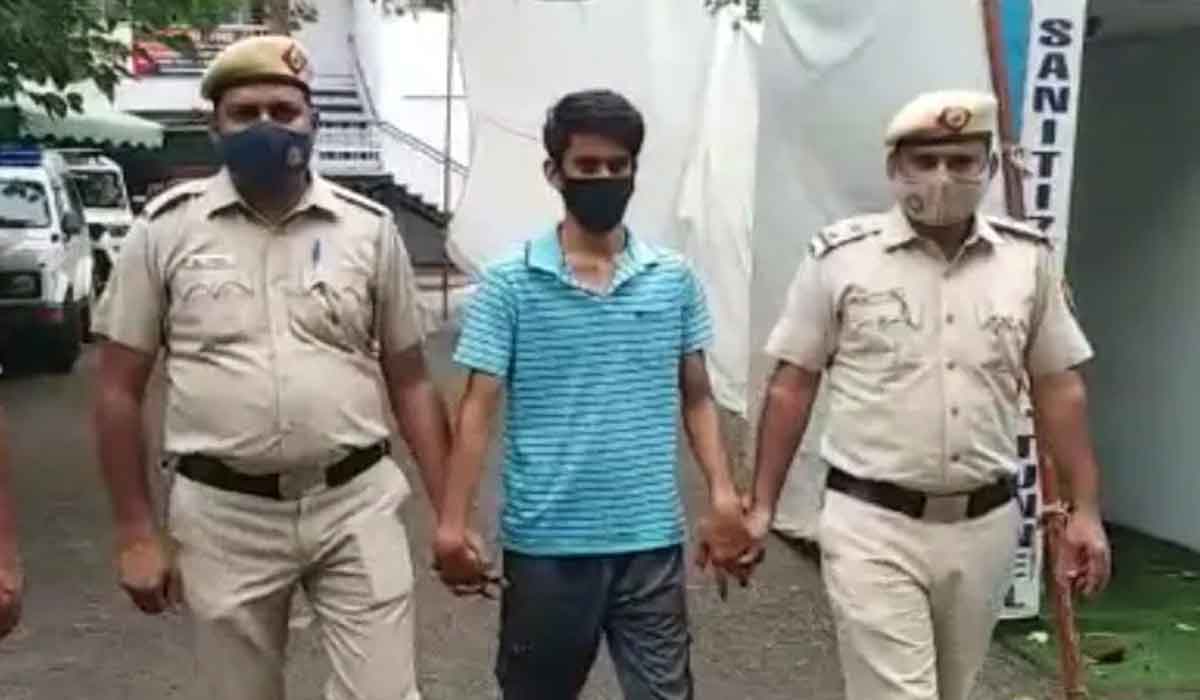 16 ఏళ్ల అమ్మాయిని గొడ్డ‌లితో న‌రికాడు..