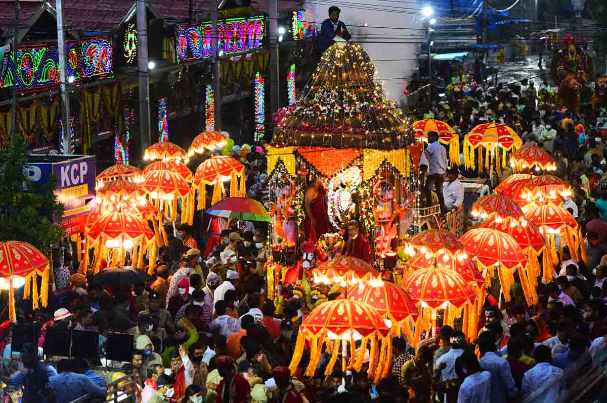 క‌న్నుల‌పండువ‌గా బ‌ల్కంపేట ఎల్ల‌మ్మ ర‌థోత్స‌వం