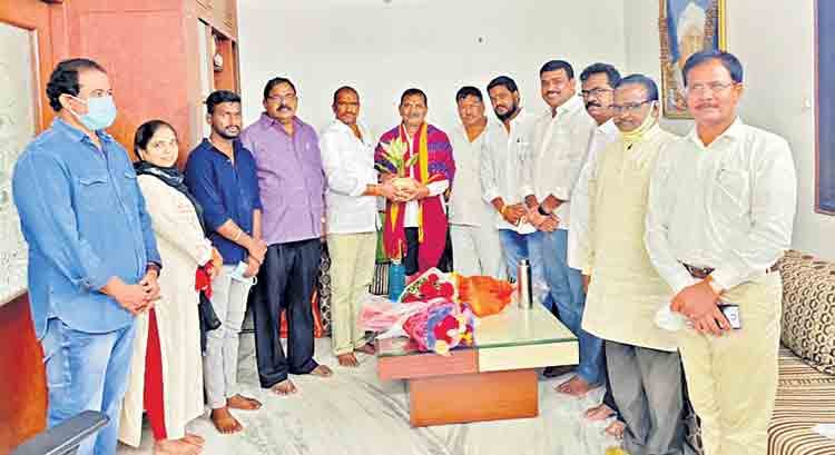 బార్‌ కౌన్సిల్‌ చైర్మన్‌కు సన్మానం