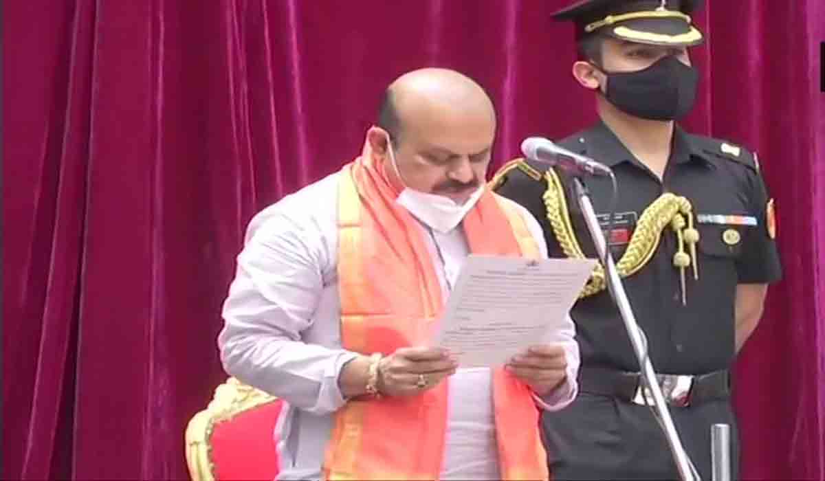 క‌ర్నాట‌క సీఎంగా బ‌స‌వ‌రాజు బొమ్మై ప్ర‌మాణ‌స్వీకారం