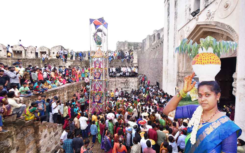 పట్నంలో పల్లె జాతర