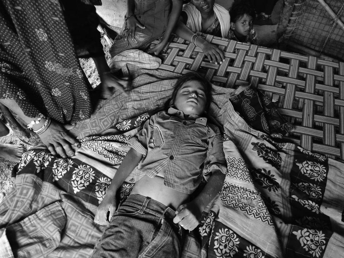 విషాదం : నీటి గుంటలో పడి బాలుడు మృతి