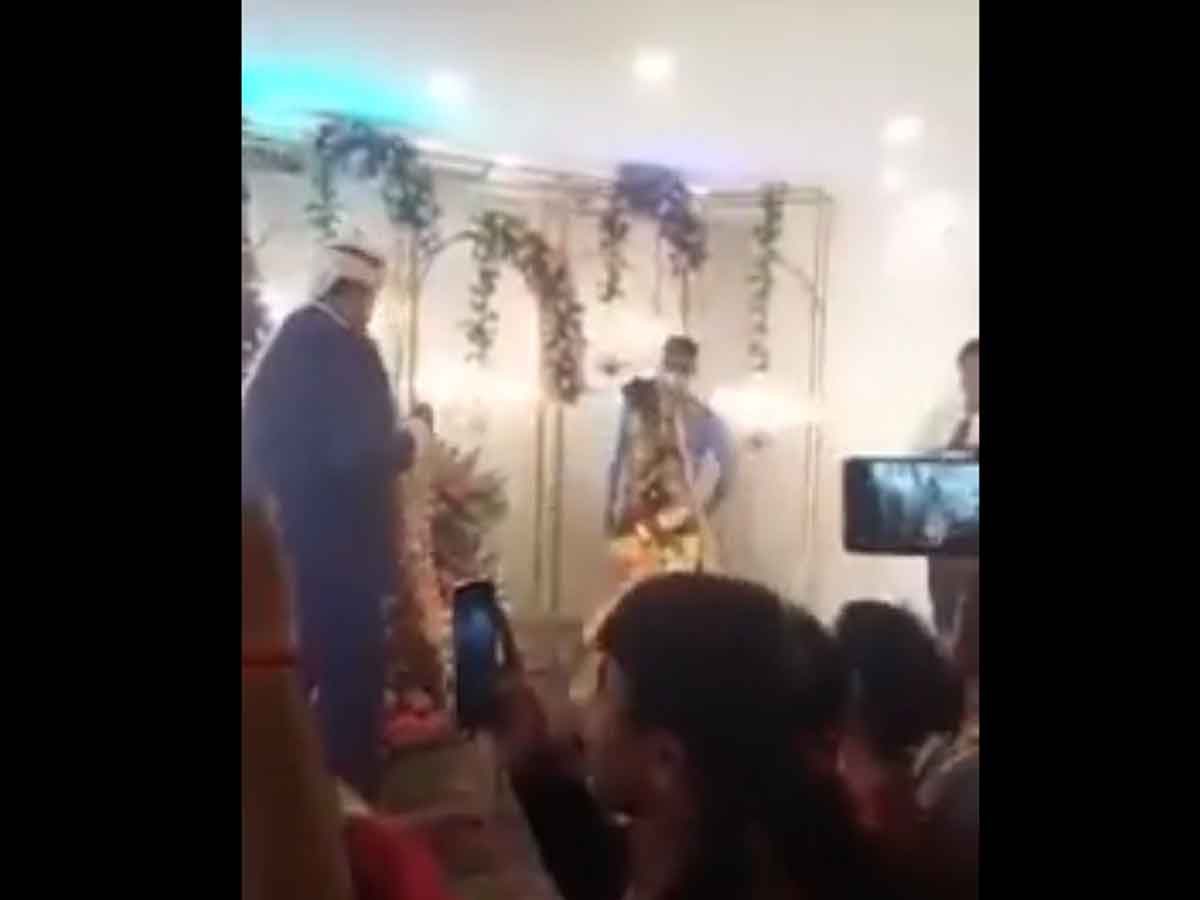 వీడియో: పెండ్లిలో వరుడితో కబడ్డీ ఆడుకున్న వధువు