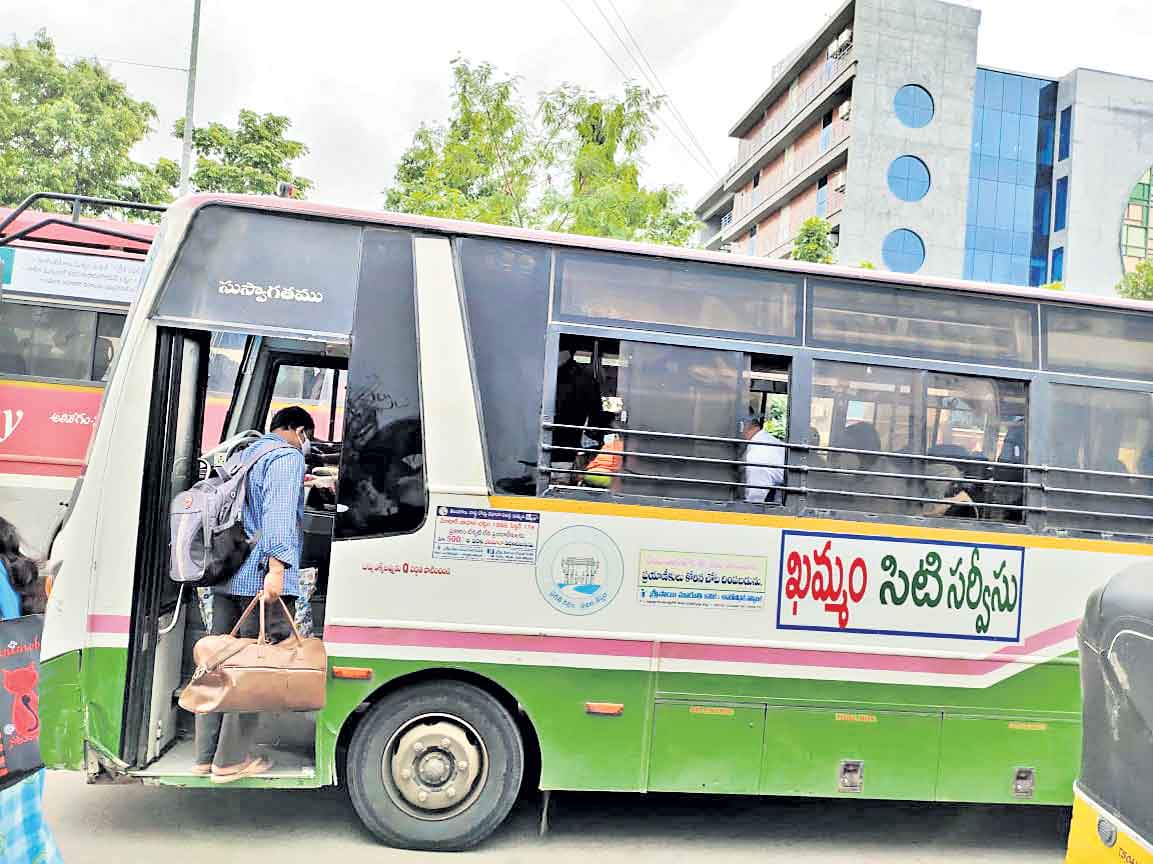 పట్టణంలో పల్లెవెలుగు