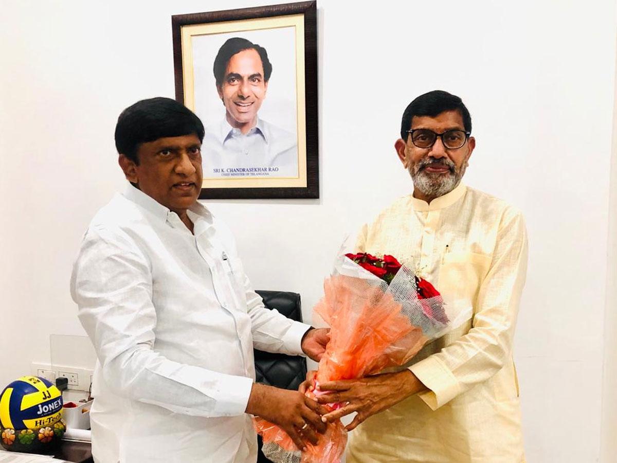 సహకార బ్యాంకులను బలోపేతం చేసుకోవాలి