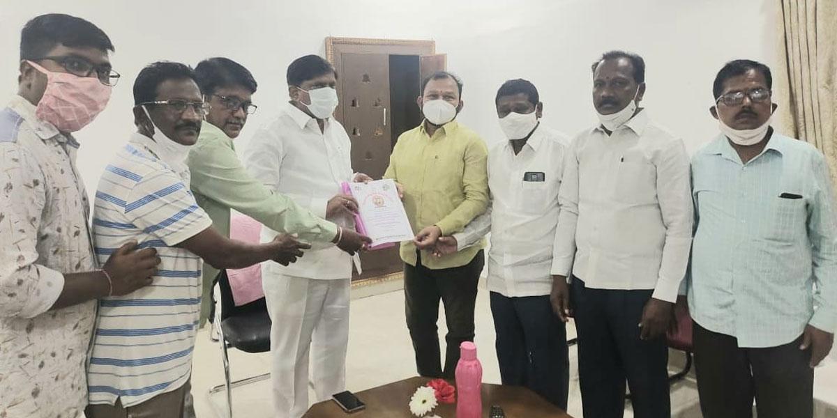 రేషన్ డీలర్ల సమస్యల పరిష్కారానికి కృషి చేస్తా