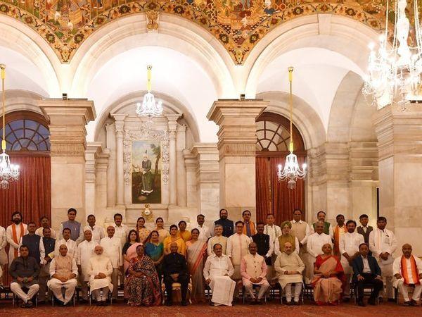 క్యాబినెట్ పున‌ర్వ్య‌వ‌స్ధీక‌ర‌ణ‌లో మాజీ బ్యూరోక్రాట్ల‌నే న‌మ్ముకున్నారు : మ‌నీష్ తివారీ