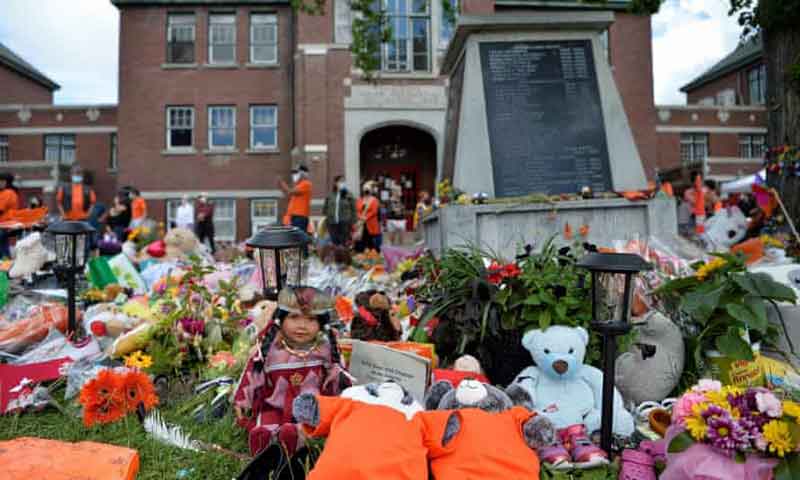 కెనడా చేతులపై చిన్నారుల రక్తం