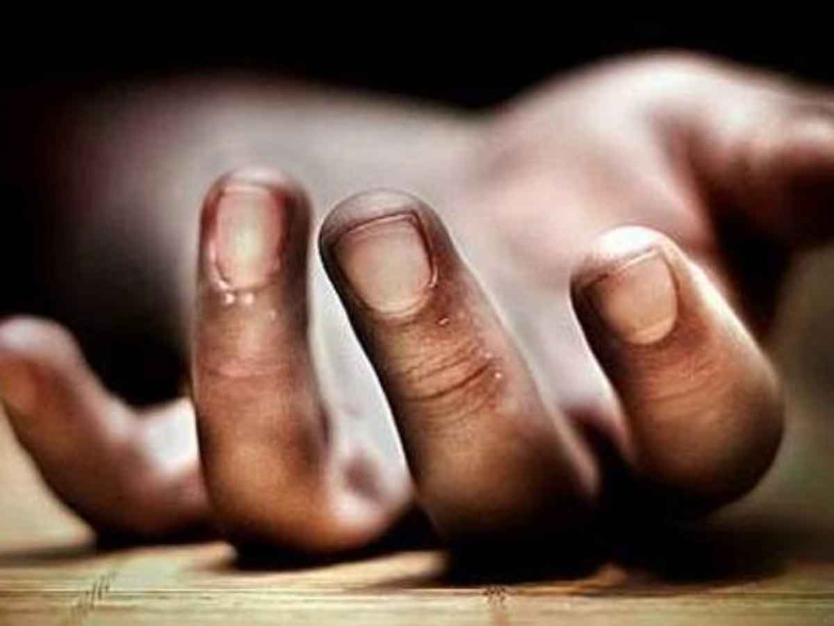 భవనం పై నుంచి దూకి వ్యక్తి ఆత్మహత్య