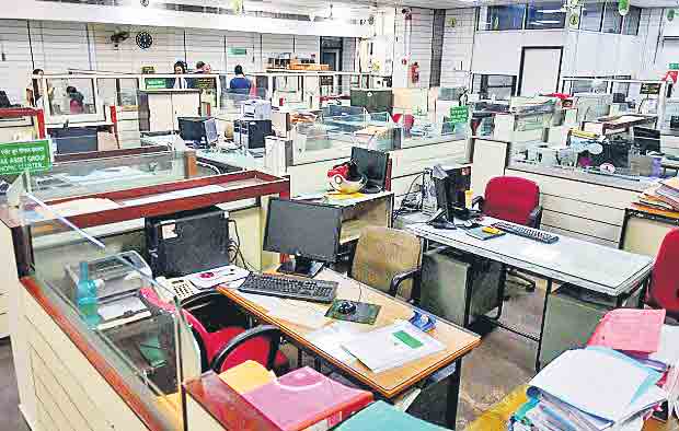 8.72 లక్షల పోస్టులు ఖాళీ