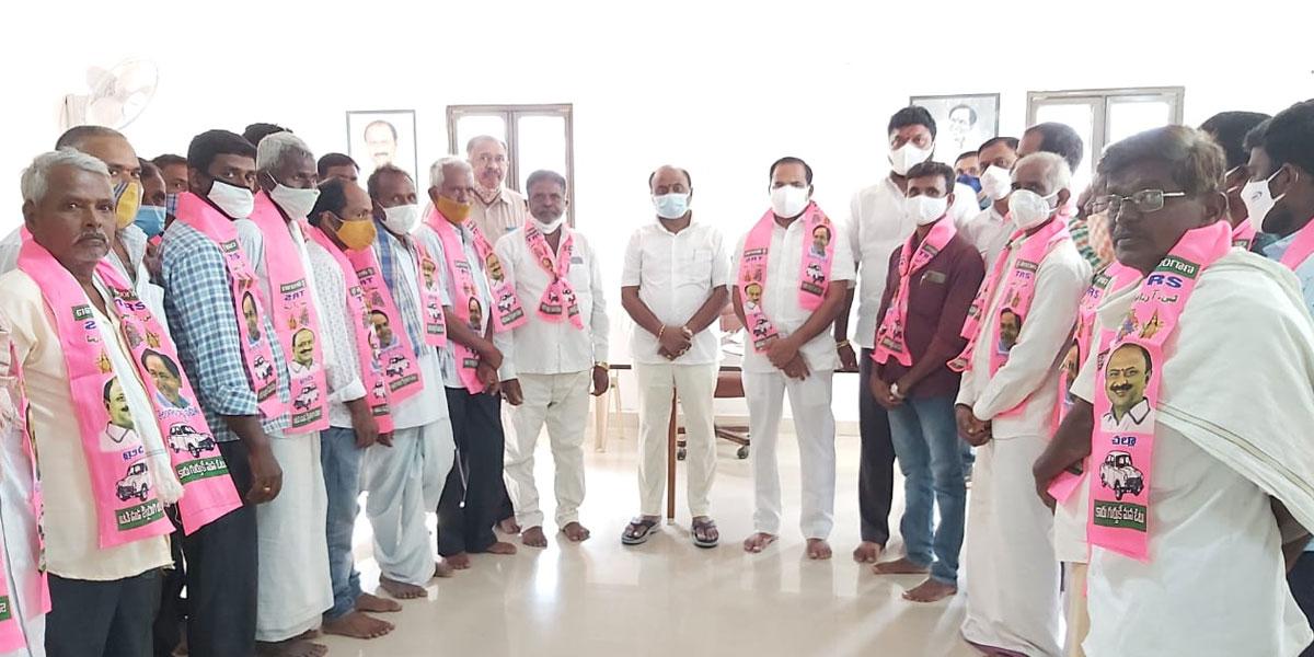 టీఆర్‌ఎస్‌లో భారీగా చేరికలు