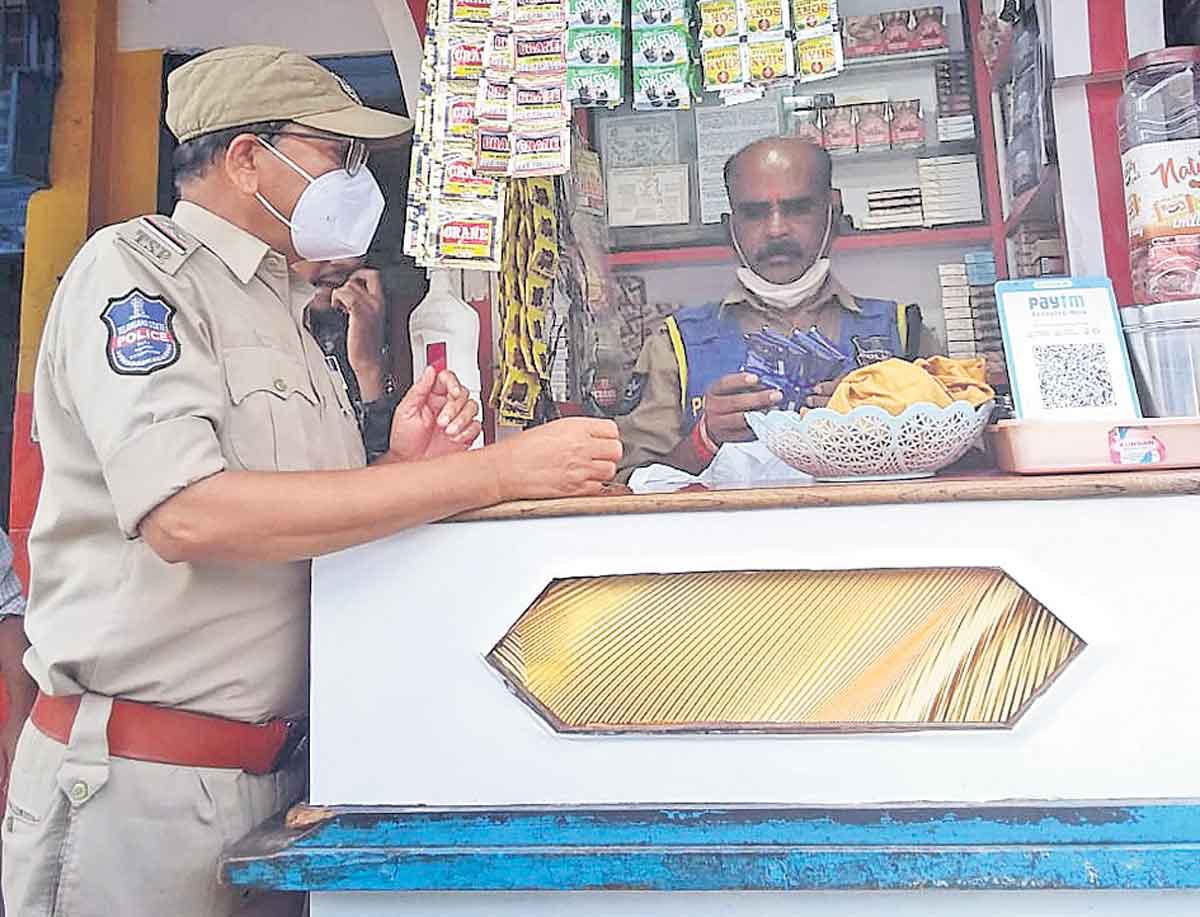 నిషేధిత పొగాకు ఉత్పత్తులు విక్రయించొద్దు