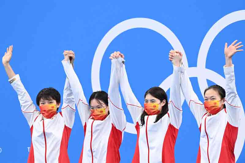 ఈత కొలనులో చైనా సునామీ