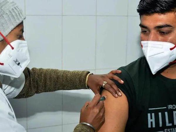 మ‌రోసారి అడుగంటిన వ్యాక్సిన్‌ నిల్వ‌లు : మ‌నీష్ సిసోడియా