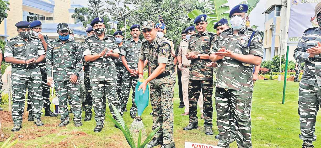 సీఆర్పీఎఫ్‌ మెగా ప్లాంటేషన్‌ డ్రైవ్‌