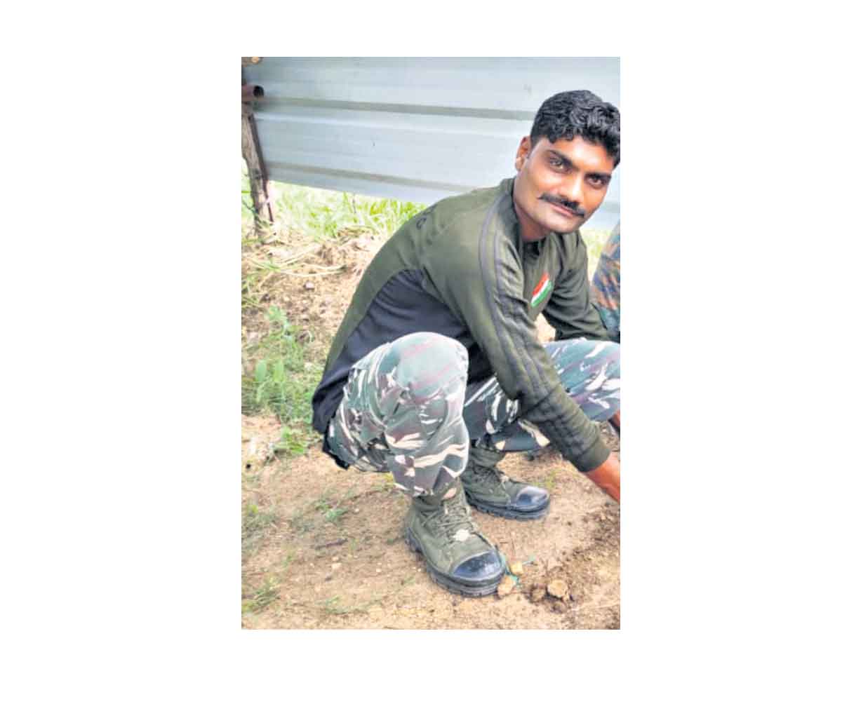 సీఆర్‌పీఎఫ్‌ కానిస్టేబుల్‌ ఆత్మహత్య