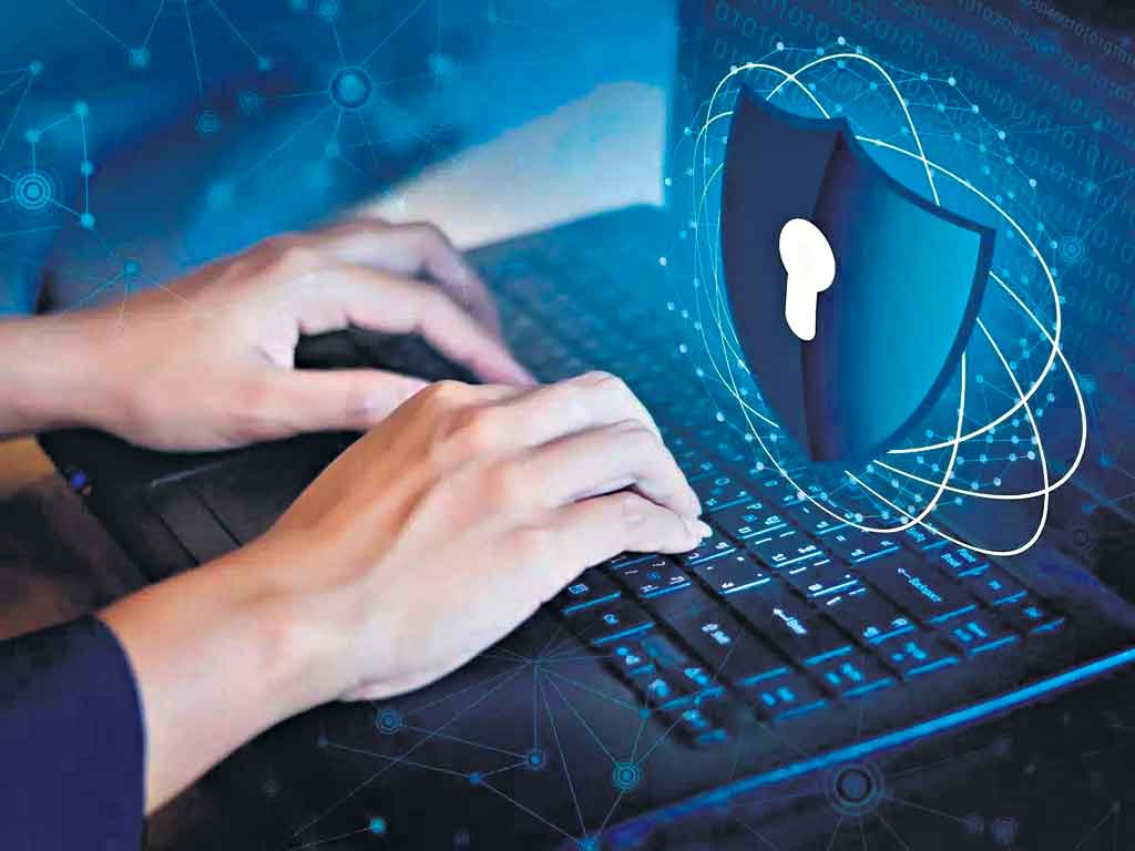 మహా నగరంలో మోసగాళ్లు!