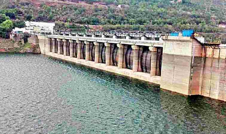 తెలంగాణ హక్కు కేంద్రానికి తాకట్టు