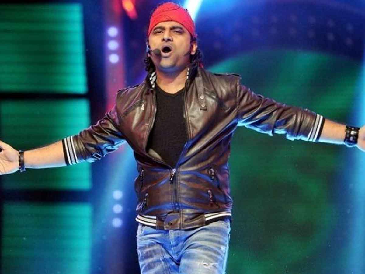 చార్మి నిర్మాణంలో దేవి శ్రీ ప్రసాద్ హీరోగా మూవీ..!