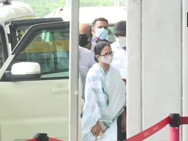 పెగాస‌స్ ర‌గ‌డ : విచార‌ణ‌కు ద్విస‌భ్య క‌మిష‌న్ ఏర్పాటు చేసిన దీదీ