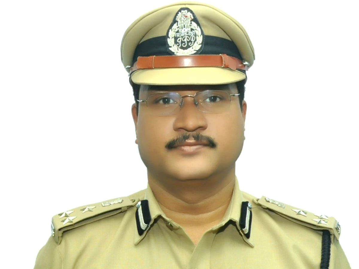 ప్రజలు అప్రమత్తంగా ఉండాలి : డీఐజీ రంగనాధ్