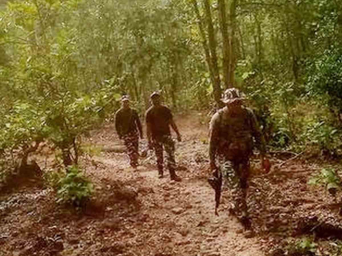 ఛ‌త్తీస్‌గఢ్‌లో ఎదురు కాల్పులు.. మావోయిస్టు హతం