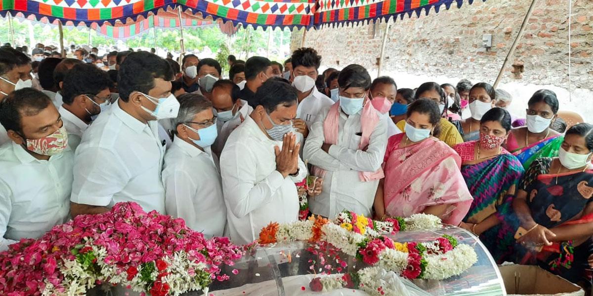 రాజిరెడ్డికి నివాళులు అర్పించిన మంత్రి ఎర్రబెల్లి