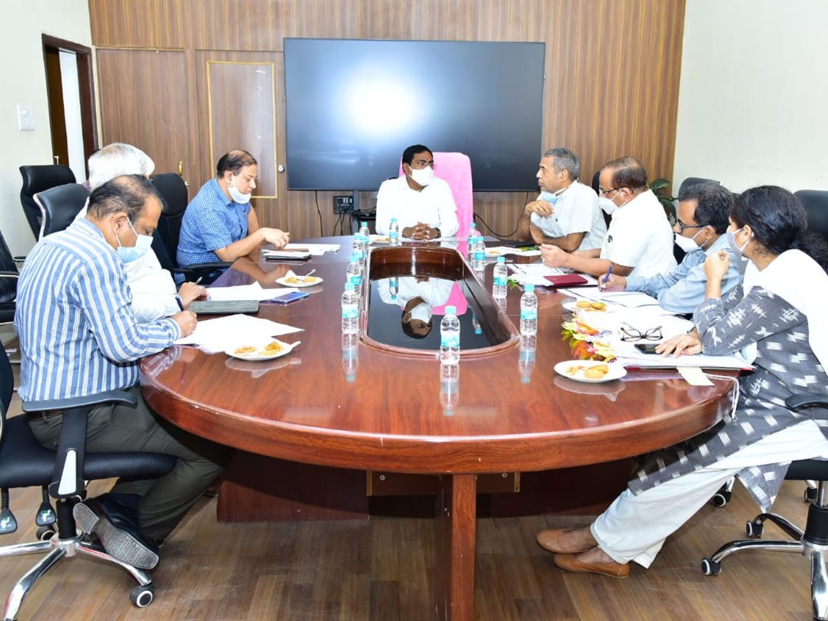 రేపటిలోగా ఖాళీ పోస్టుల వివరాలను అందించాలి : మంత్రి ఎర్రబెల్లి