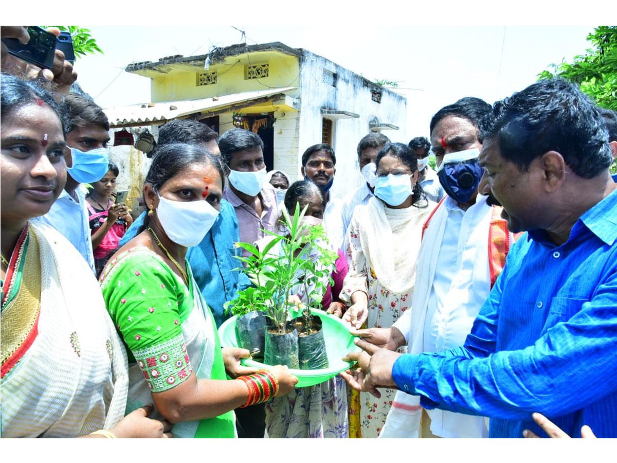పల్లెప్రగతితో మారిన జీవన పరిస్థితులు : మంత్రి ఎర్రబెల్లి