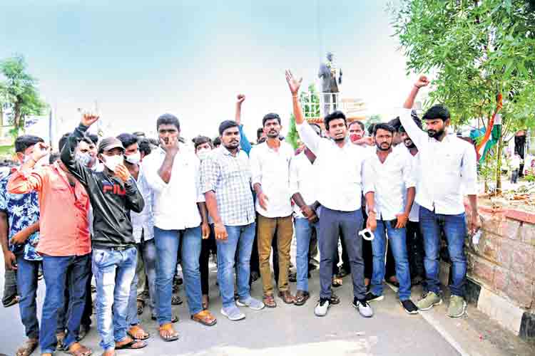 నయవంచకుడు ఈటల