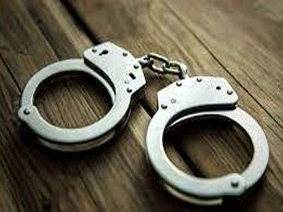 నకిలీ పోలీస్ ముఠా అరెస్టు…