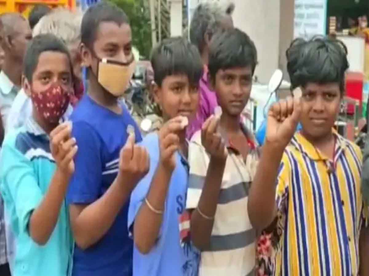 ఐదు పైసలిస్తే బిర్యానీ ఉచితమంటూ ప్రకటన.. తర్వాత ఏమైందంటే..