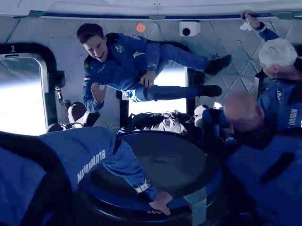 గాల్లో తేలిన క్ష‌ణాల‌ను ఇన్‌స్టాలో పంచుకున్న జెఫ్ బెజోస్‌..వీడియో