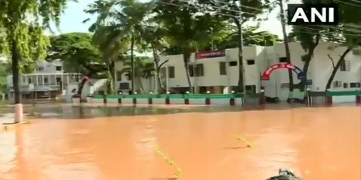 సంగ్లీలో భారీ వ‌ర‌ద‌.. నీట మునిగిన పోలీస్‌స్టేష‌న్‌, నివాసాలు.. వీడియో