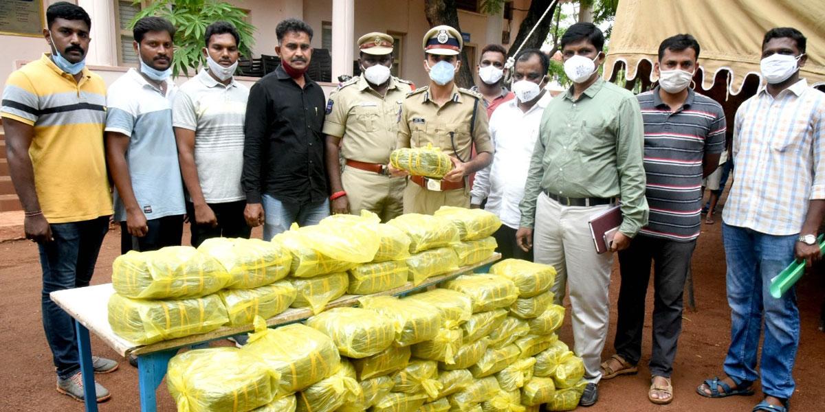 వరంగల్‌లో ముగ్గురు గంజాయి స్మగ్లర్ల అరెస్టు