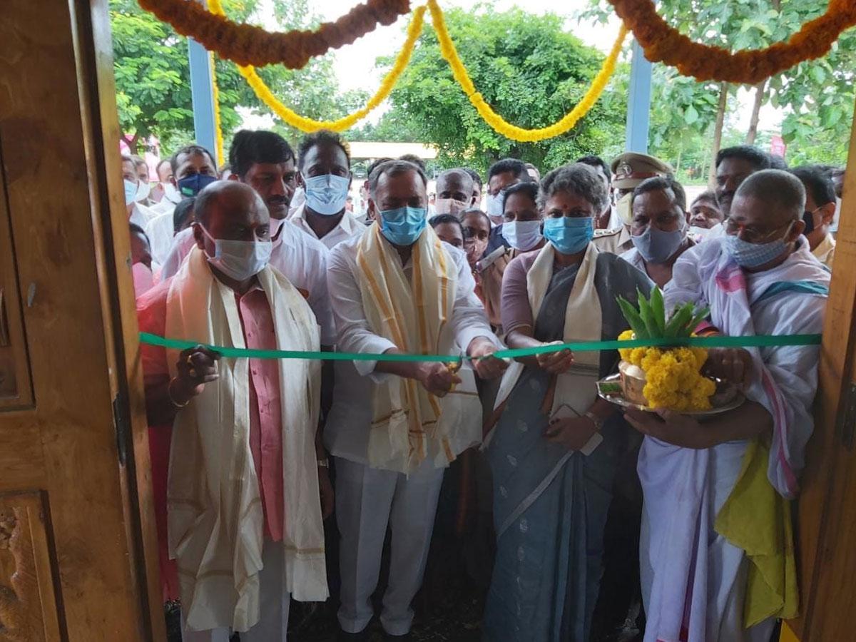 రైతు వేదికను ప్రారంభించిన ఎమ్మెల్యే గండ్ర