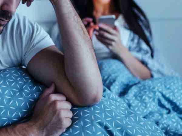 గే యాప్‌లో భ‌ర్త ప్రొఫైల్ : విడాకులు కోరిన భార్య