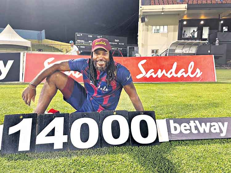 గేల్‌ @14000