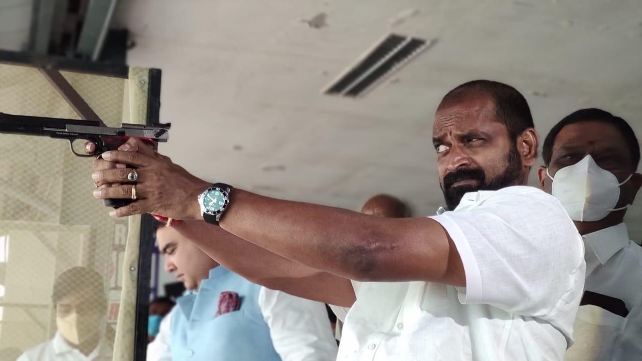 షూటింగ్ రేంజ్‌లో మంత్రి శ్రీనివాస్ గౌడ్ మెరుపులు