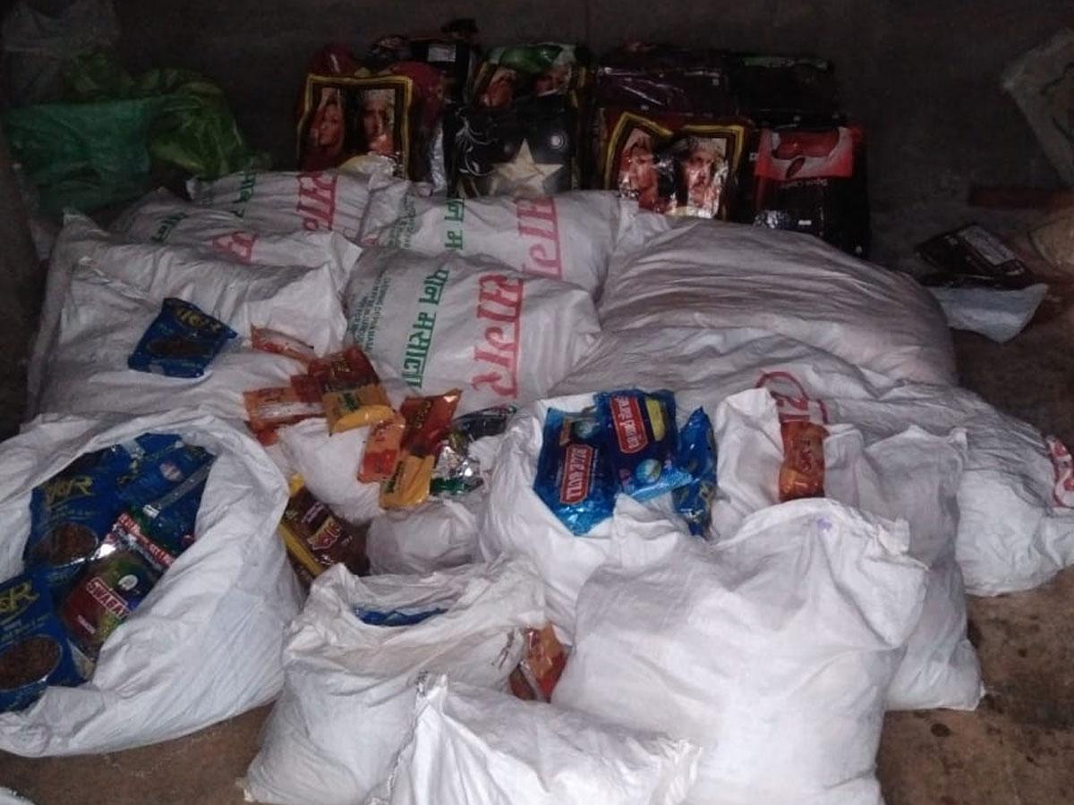 అక్రమంగా నిల్వ చేసిన గుట్కా ప్యాకెట్ల పట్టివేత