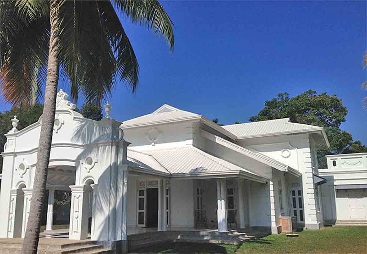 అడ‌విలో పాడుబ‌డ్డ బంగ్లా.. ఒక్క రాత్రికి రూ.ల‌క్ష .. ఏంటి దీని ప్ర‌త్యేక‌త‌