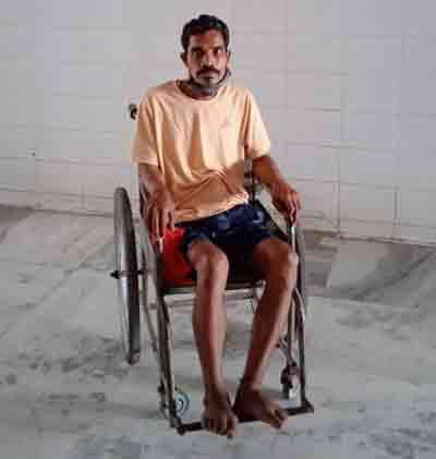 వలస కూలీకి కేటీఆర్‌ బాసట