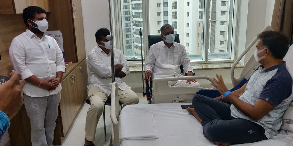 రాహుల్‌ కిరణ్‌ను పరామర్శించిన మంత్రి హరీశ్ రావు