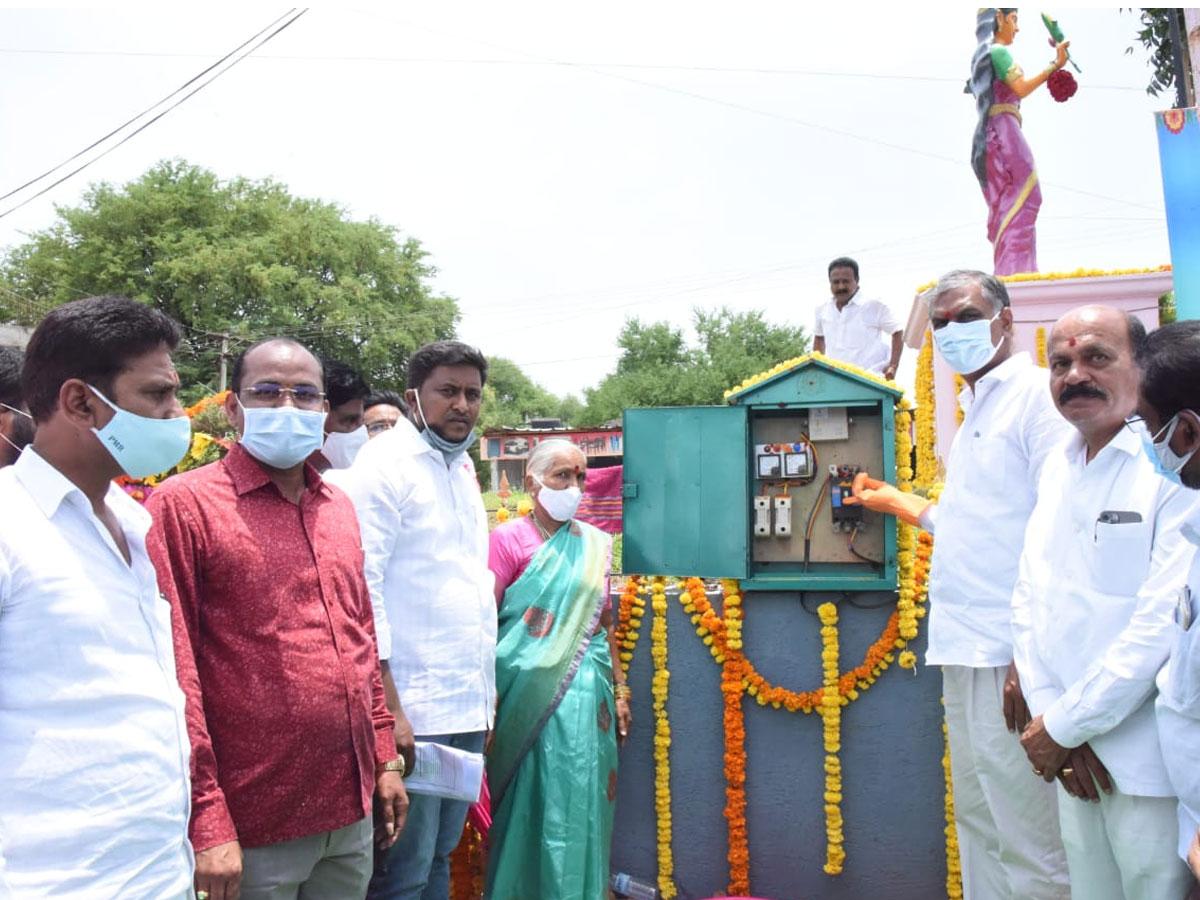 పలు అభివృద్ధి పనులను ప్రారంభించిన మంత్రి హరీశ్‌రావు