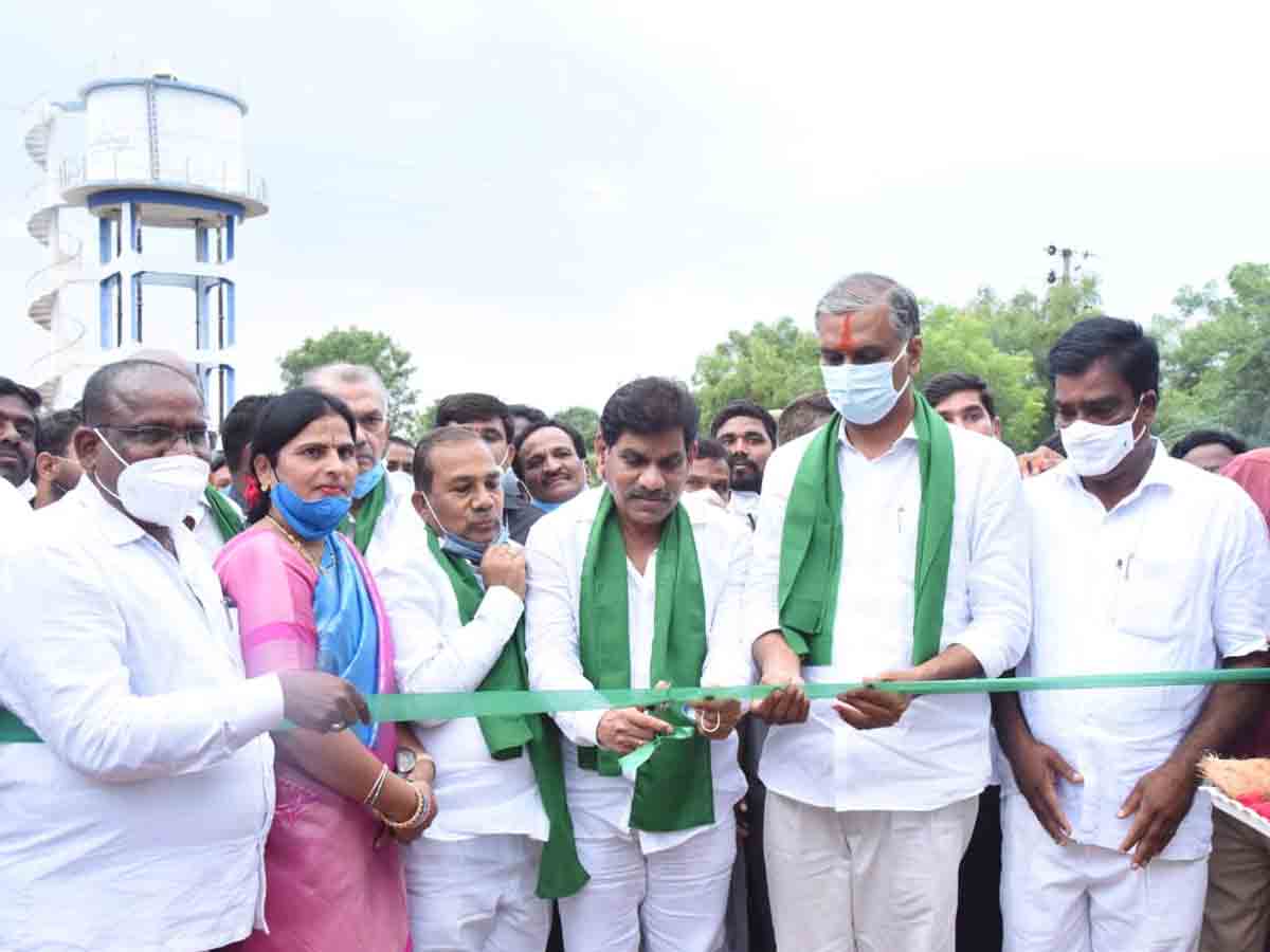 ప్ర‌గ‌తి కార్య‌క్ర‌మాల‌తో ప‌ల్లెలు, ప‌ట్ట‌ణాల అభివృద్ధి : మంత్రి హ‌రీశ్ రావు