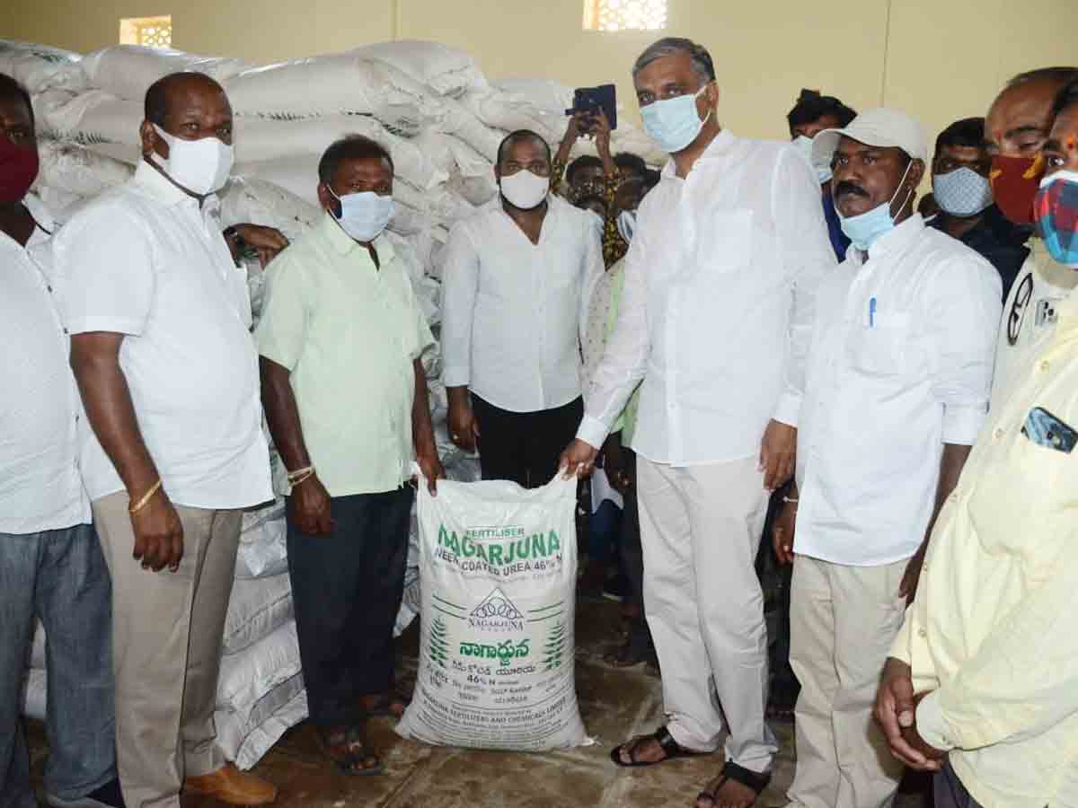 సిద్దిపేట‌లో స‌మీకృత‌ రైతు సేవా ఎరువుల‌ కేంద్రం ప్రారంభం