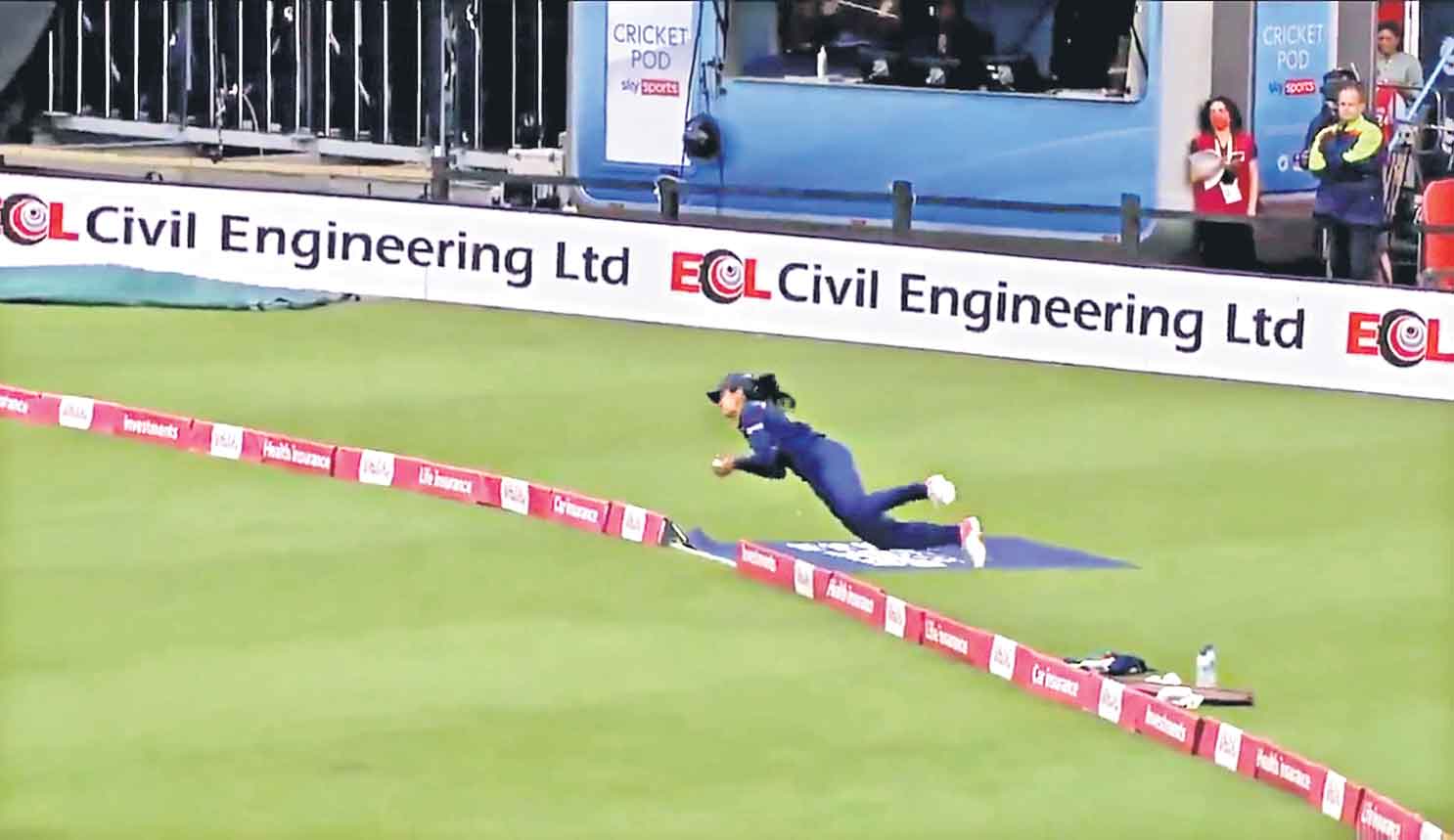 హర్లీన్‌ సూపర్‌ క్యాచ్‌