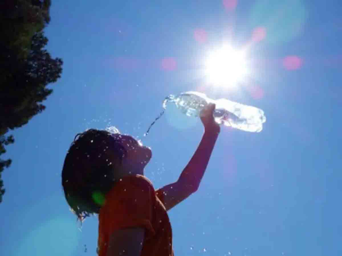 మన దగ్గరేమో వానలు.. ఢిల్లీ , అమెరికాలో భానుడి భగభగ.. కారణమేంది?