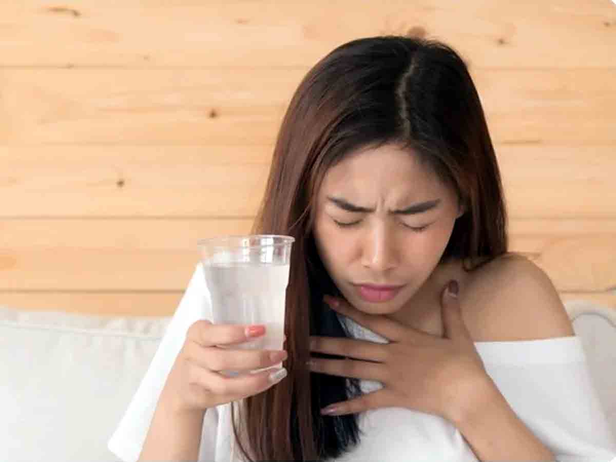 ఆగ‌కుండా ఎక్కిళ్లు వ‌స్తున్నాయా ?ఇలా చేస్తే చిటికెలో ఆగిపోతాయి